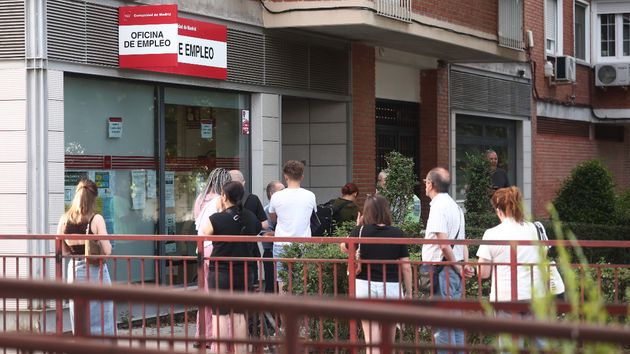La campaña de verano reactiva el empleo y deja 28.739 parados menos en junio con más mujeres trabajando