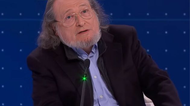 Niño Becerra, economista: "A medida que los recortes en la sanidad pública universal vayan aumentando, la esperanza de vida descenderá"