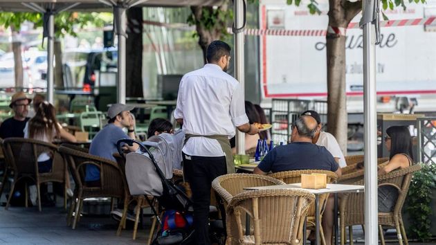 A juicio cuatro camareros acusados de robar más de 64.000 euros del bar donde trabajaban: piden más de 3 años de cárcel
