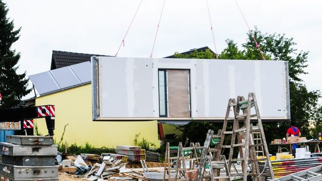 La Justicia avala demoler una casa prefabricada en suelo rústico pese a que la familia alegaba que estaba vinculada a una explotación ganadera y el hijo llevaba años viviendo en ella