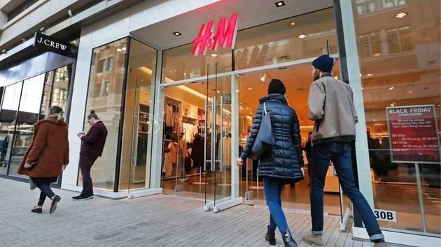 H&M está contratando dependientes para sus tiendas de ropa en centros comerciales: ofrecen descuentos y un programa de pago incentivos