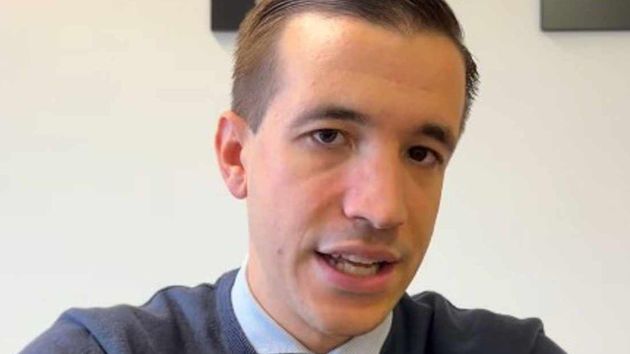Juanma Lorente, abogado laboralista: "Jamás fiches tu salida y sigas trabajando o perderás tus horas extra"