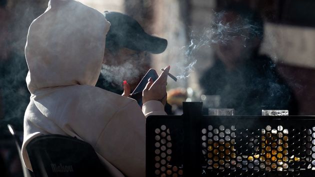 Sustituir el cigarrillo por alternativas sin combustión podría ahorrar hasta 4.000 millones a la sanidad española