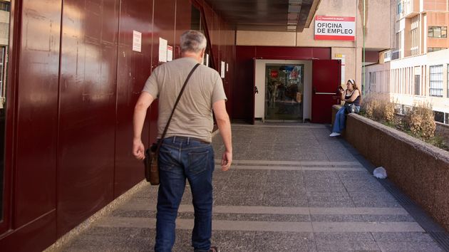 Le piden devolver 20.621 euros del subsidio para mayores de 52 años por un fallo del propio SEPE: no tendrá que devolver nada porque sería una “carga desproporcionada”