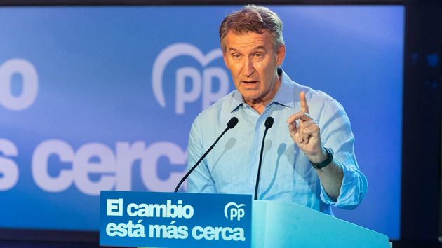 Feijóo propone que los trabajadores de baja cobren menos pero los expertos destacan que no desciende el absentismo por penalizar los primeros días de incapacidad temporal