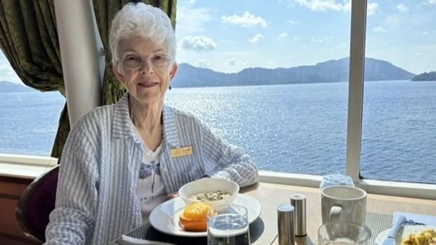 Una maestra jubilada que ha invertido todos sus ahorros para vivir en un crucero permanente: “No estoy de viaje, este es nuestro hogar”