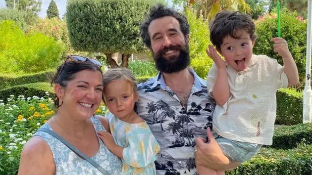 Una familia de EEUU se muda a Alicante y destaca el ahorro en educación: “Mis hijos han empezado a asistir a una escuela infantil privada y bilingüe por aproximadamente la mitad de lo que costaba la guardería”