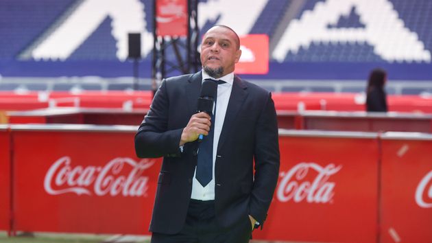 Roberto Carlos, exfutbolista: “Con 11 años trabajaba de 6 a 10 de la mañana en una fábrica de ropa. Después mi padre me llevaba en bicicleta a los entrenamientos”