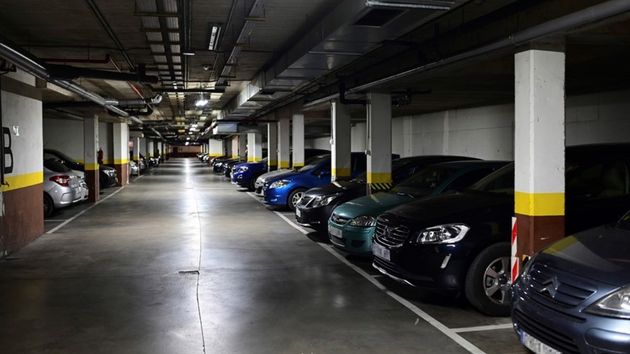 Multan con 150.000 euros a un parking por negar y borrar las grabaciones que pidió un cliente tras encontrar su coche dañado
