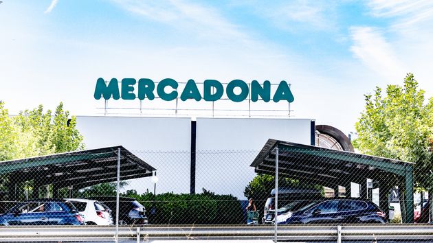 De coordinador de RRHH a cobrar en caja tras 30 años en Mercadona: lo fueron apartando de sus funciones y el cambio es legal porque el puesto era de “libre designación”