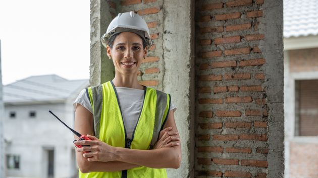 Margarita, albañila: "Muchas mujeres estudian estos oficios porque ofrecen sueldos más altos, yo gano 33.000 euros al año"