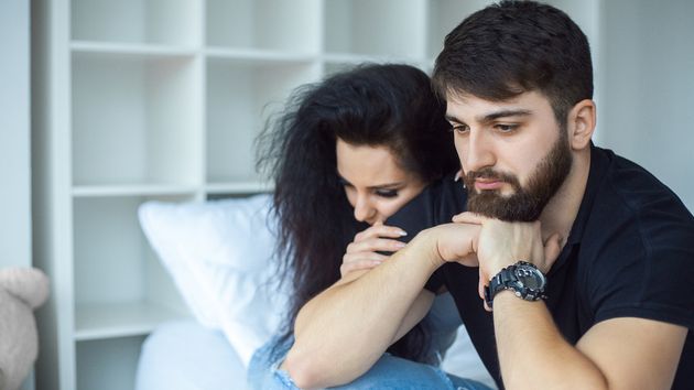 El amor no puede pagar un sueldo: la precariedad laboral impide a millones de españoles vivir en pareja