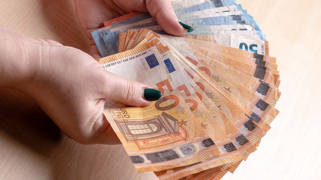 La nómina, por delante de la familia: el 61% de los españoles prioriza el sueldo a la conciliación