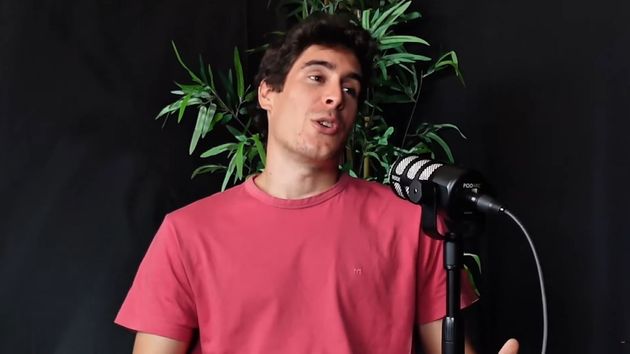 Javier Cascón, 28 años, propietario que compra pisos para los sintecho: "Nos han llegado familias de 5 personas viviendo en un trastero; el propietario nos deja un piso por 139 euros al mes"