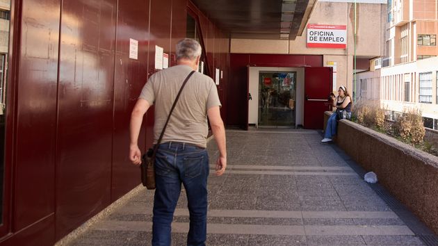 Le despiden tras 18 años y se queda sin capitalizar el paro tras pagar 48.000 euros por una licencia de taxi: el SEPE considera que forzó su despido y la justicia confirma el fraude de ley
