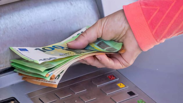 ¿Puedo sacar dinero de la cuenta antes de que fallezca el titular para pagar menos impuestos?