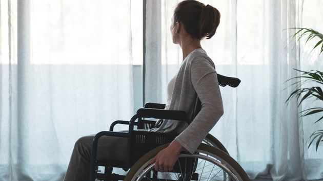 Los trabajadores que lleven 18 meses de baja podrán seguir cobrando la incapacidad temporal aunque no pasen por el tribunal médico, pero deben esperar una notificación de la Seguridad Social