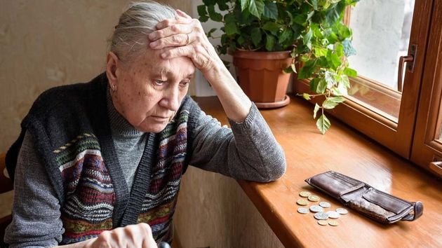 Una madre lleva desde 1995 cobrando una pensión de invalidez, la Seguridad Social le exige devolver casi 12.000 euros por los ingresos de su marido y ella lo lleva a los tribunales