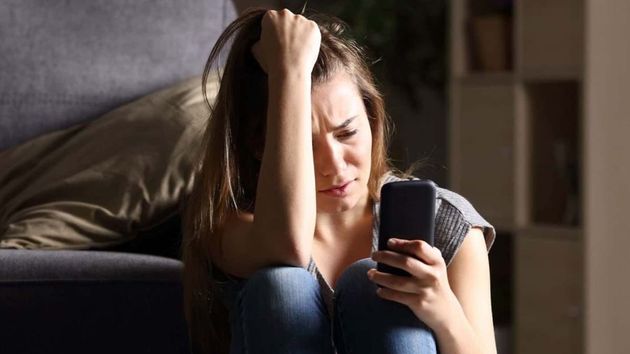 La Seguridad Social recorta a la mitad la pensión de una cajera con prótesis de rodilla por estar cuidando de su hijo y la justicia lo anula por “discriminación indirecta”