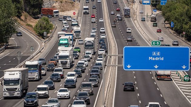 La DGT activa la segunda Operación Salida del verano: este es el nuevo teléfono que debes usar ante cualquier accidente en carretera