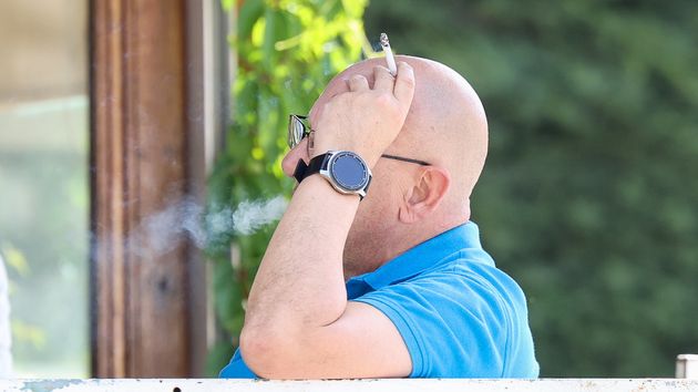 La prensa británica alerta a sus turistas de las duras multas por fumar en España mientras otros países menos restrictivos con el tabaco se preparan para robar visitantes