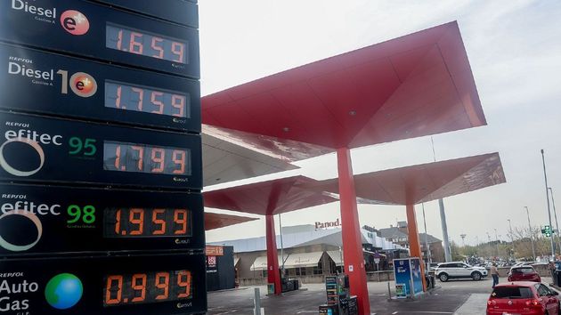 El precio de la gasolina sigue subiendo y ya supera los 1,64 euros: llenar un depósito medio de diésel roza los 95 euros