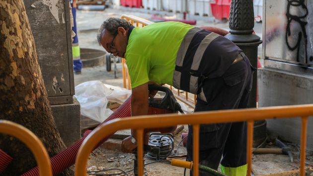Tim, albañil, sobre trabajar en plena ola de calor: "Esta semana llego a casa y me voy directo a dormir porque el calor extremo destroza mi cuerpo"