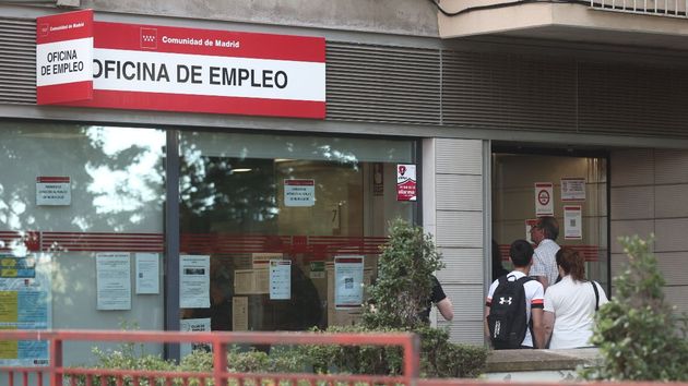 El subsidio para mayores de 52 años cotiza por el 125 % de la base mínima del Régimen General, pero el SEPE dejará de ingresar estas cotizaciones a la Seguridad Social si compatibilizas la ayuda con un trabajo a jornada completa