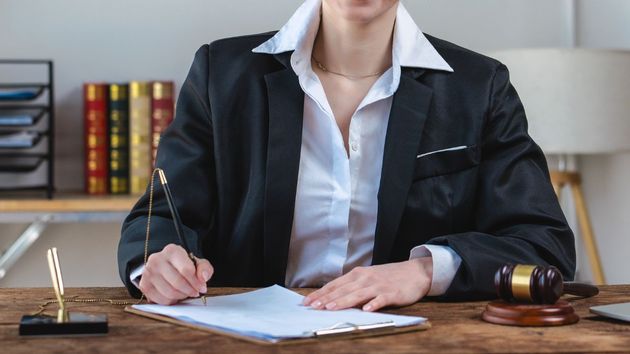 Una empleada de un juzgado se queda con casi 36.000 euros de ayudas públicas tras asegurar que tenía una empresa de reformas que nunca existió