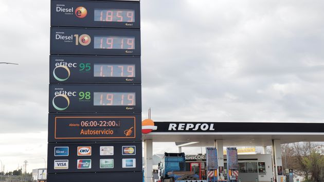 El precio de la gasolina sube de nuevo y el diésel marca 1,79 euros: llenar el depósito roza ya los 100 euros