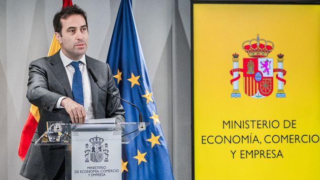 Carlos Cuerpo anuncia un plan de apoyo para el pequeño comercio de Ceuta tras una bajada de actividad del 35%