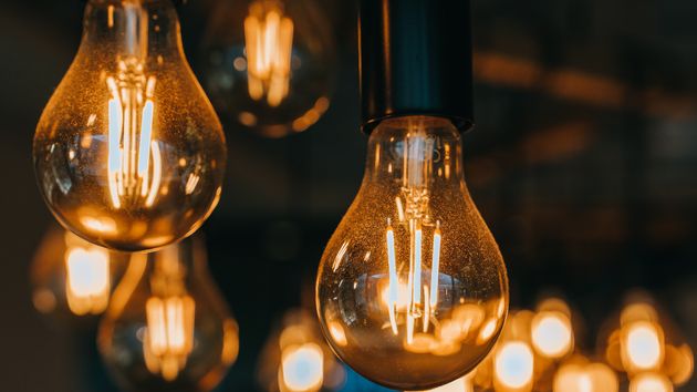 El precio de la luz hoy sábado, 8 de agosto en el PVPC: las horas más baratas y caras