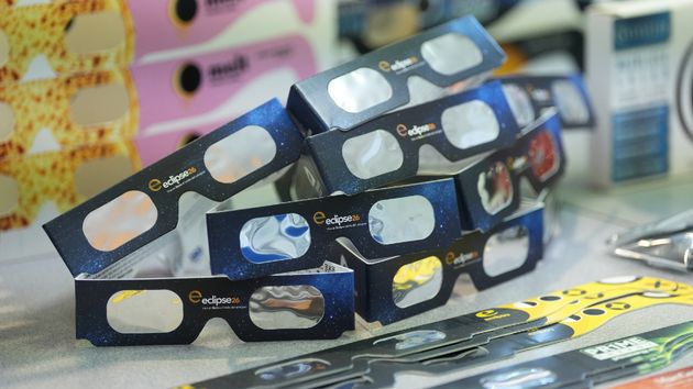 Expertos alertan de que “mirar al eclipse sin gafas homologadas puede causar una quemadura irreversible en la retina”