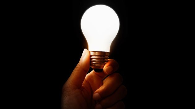El precio de la luz hoy domingo 9 de agosto en el PVPC: las horas más baratas y caras