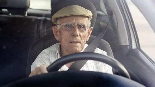 Condenan a un jubilado de 86 años por una deuda de 3,90 euros por olvidar pagar el impuesto de circulación