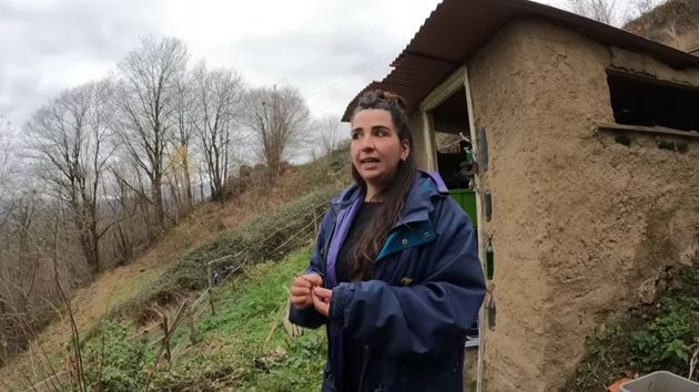 María, 6 años viviendo en el bosque en Asturias: “La casa me costó 6.000 euros que pagué en mano. No tenía ni luz ni agua”