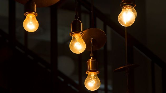 El precio de la luz del lunes 10  de agosto en el mercado mayorista: las horas más baratas y caras