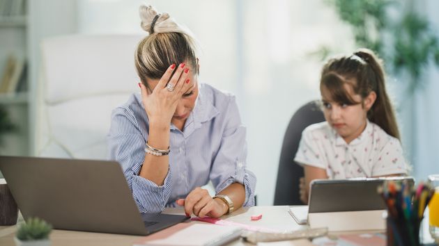 Las familias prevén gastar 200 euros más de media en compras online para la ‘Vuelta al cole’: electrónica, libros y uniformes a la cabeza