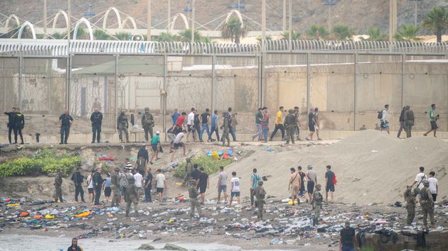 ¿Puede el Gobierno suspender las vacaciones de militares y guardias civiles? Las últimas órdenes de Defensa e Interior por la crisis en Ceuta