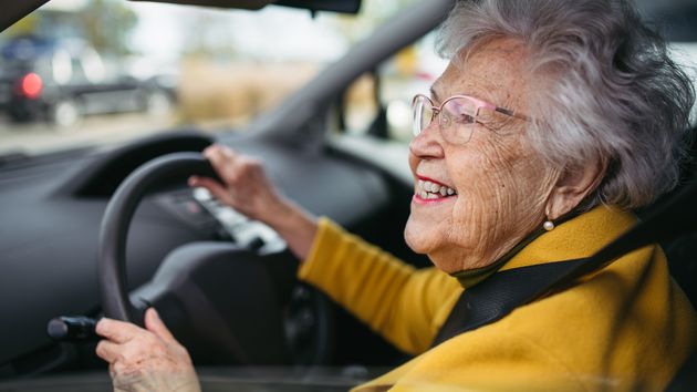 Condenan a una jubilada de 86 años que pagó el seguro de su coche pero se equivocó en una letra de la matrícula