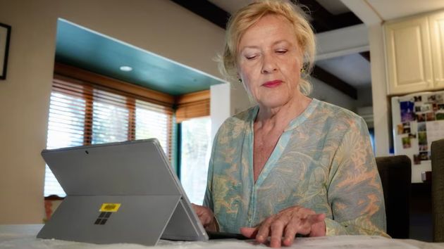 Una funcionaria de 66 años retrasa su jubilación porque todavía debe más de 100.000 euros de hipoteca: “No veo otra solución que vender”