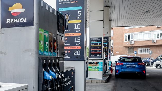 El precio de la gasolina sube de nuevo y el diésel alcanza los 1,822 euros: llenar el depósito cuesta más de 100 euros