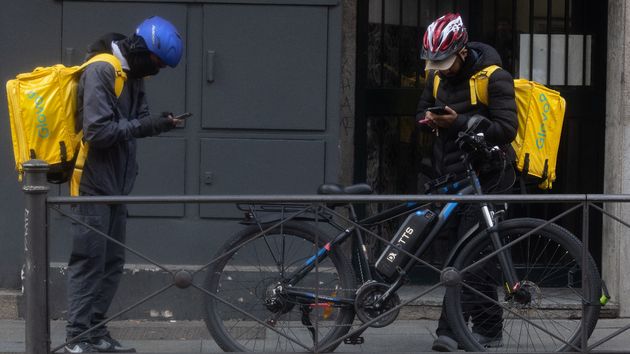 La Ley Rider cumple cinco años ante el aplauso de Trabajo y las críticas de los repartidores: "cobramos menos y no podemos elegir nuestros horarios"