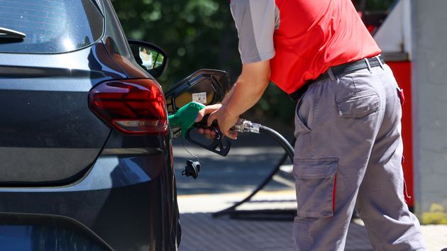 Cambio en septiembre: el Gobierno subirá a 20 céntimos por litro la rebaja fiscal del gasóleo