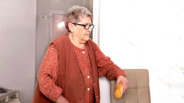 Una mujer de 71 años logra una incapacidad absoluta tras agravarse su depresión por la muerte de su exmarido, pero la justicia le rebaja la pensión al 50% por la edad
