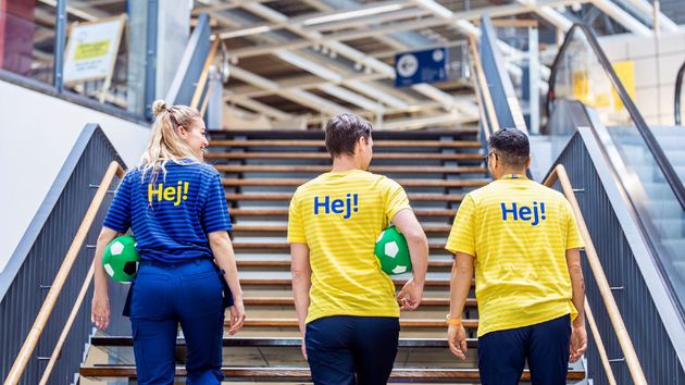 Ikea cambia las normas y sus trabajadores de oficina pasarán a sus tiendas en puestos de cajero, reponedor o atención al cliente
