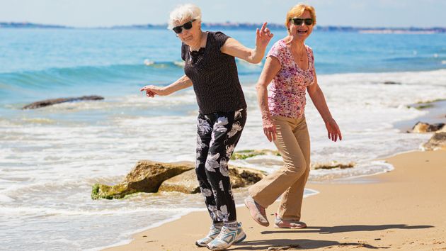 La Junta de Andalucía desafía al Imserso con un baratísimo viaje a una preciosa zona de playa: pensión completa incluida