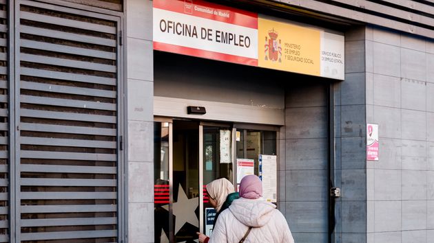 Un parado deberá devolver más de 8.000 euros del subsidio para mayores de 52 años tras declarar que carecía de ingresos cuando le correspondía la mitad del alquiler de 2.000 euros al mes de su esposa