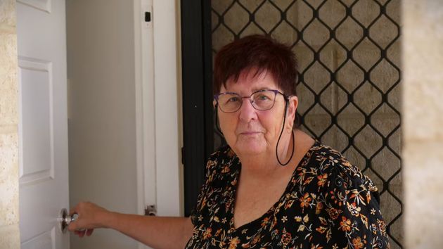 Obligan a una jubilada de 69 años a dejar su alquiler para convertirlo en una vivienda pública del Gobierno y la casa permanece vacía más de un año
