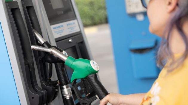 La producción mundial de petróleo va a seguir cayendo y la Agencia Internacional de la Energía avisa de que se agotan las reservas